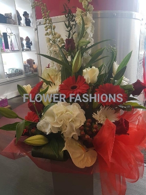 Luxury Red & White Front Facing Bouquet